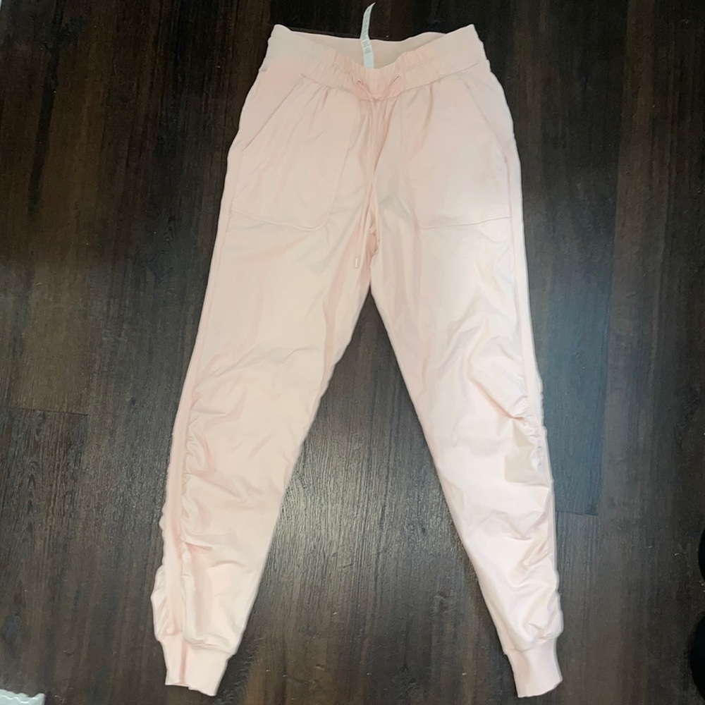Lululemon Joggers (size 6)
